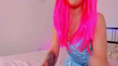 Snapshot of relaxi_g1rl chatting on June 19, 2026, 3:05 pm Elly online show from June 19, 2026, 3:05 pm