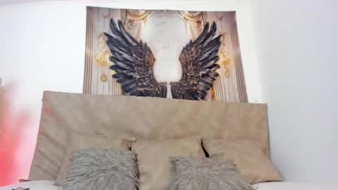 Snapshot of remy_flux chatting on March 9, 2025, 7:05 pm Laura online show from March 9, 2025, 7:05 pm