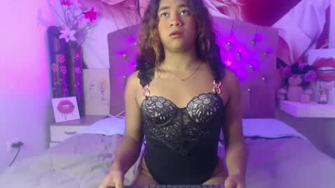 RENATA VALENTINA online show from April 28, 2026, 6:40 am
