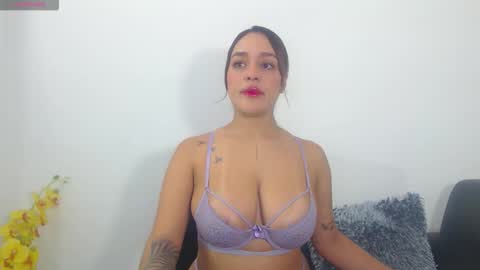 Snapshot of renatabrownn28 chatting on April 17, 2026, 9:23 am renatabrownn28 online show from April 17, 2026, 9:23 am