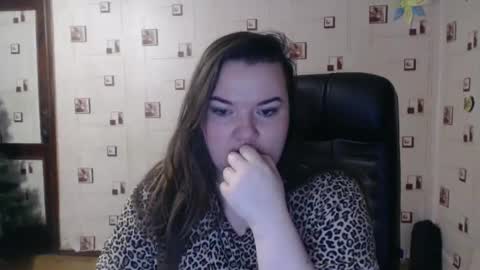 renataoia online show from February 16, 2025, 4:10 pm