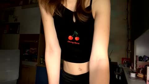 Mia online show from March 25, 2026, 4:24 pm