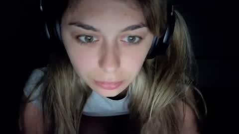 Snapshot of renee_loah chatting on May 13, 2026, 8:38 pm renee_loah online show from May 13, 2026, 8:38 pm