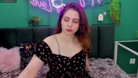 Snapshot of reneeblair chatting on April 14, 2026, 1:44 am reneeblair online show from April 14, 2026, 1:44 am