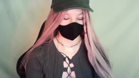 Snapshot of renesme_lusilia chatting on May 21, 2026, 3:02 am Renesme White Im here from Monday to Friday online show from May 21, 2026, 3:02 am