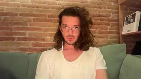 Snapshot of renzo_899 chatting on May 13, 2026, 1:47 am Renzo online show from May 13, 2026, 1:47 am