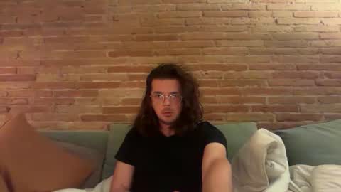 Snapshot of renzo_899 chatting on May 16, 2026, 2:19 am Renzo online show from May 16, 2026, 2:19 am