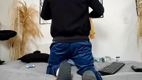 reymasterhot online show from February 19, 2026, 7:54 pm