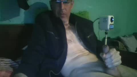 reyes_albert2006 online show from March 1, 2026, 2:52 pm