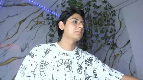 Snapshot of reylatino24 chatting on June 6, 2026, 5:39 pm reylatino24 online show from June 6, 2026, 5:39 pm