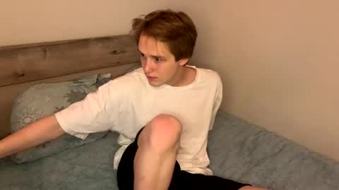 Snapshot of reynasweet_ chatting on June 7, 2026, 7:50 pm Lola online show from June 7, 2026, 7:50 pm