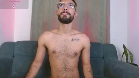 Snapshot of reypablo1 chatting on October 1, 2025, 9:43 pm REY PABLO Independent online show from October 1, 2025, 9:43 pm