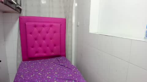 Snapshot of riaha_18_ chatting on July 15, 2026, 3:17 pm riaha_18_ online show from July 15, 2026, 3:17 pm