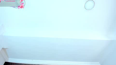 Snapshot of rianamanson chatting on September 8, 2025, 4:39 pm Riana online show from September 8, 2025, 4:39 pm