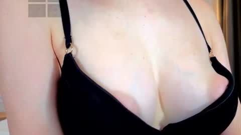 Ria Woods online show from July 9, 2026, 8:46 pm