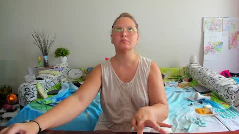 Anna - not anna - right Anna  online show from April 1, 2026, 11:33 am