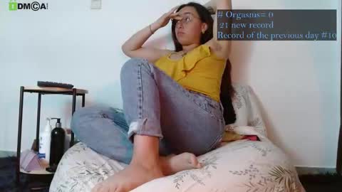 Candy online show from November 1, 2025, 8:33 pm