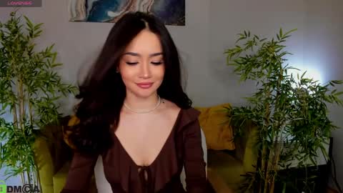 Layla online show from April 1, 2026, 9:10 am