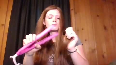 Snapshot of ridinghoodred chatting on June 16, 2026, 10:12 pm ridinghoodred online show from June 16, 2026, 10:12 pm