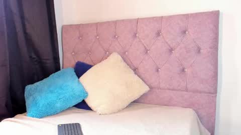 Snapshot of riley_colors chatting on January 29, 2025, 8:35 pm Riley online show from January 29, 2025, 8:35 pm