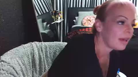 rileyraerhoads online show from October 17, 2025, 2:26 am