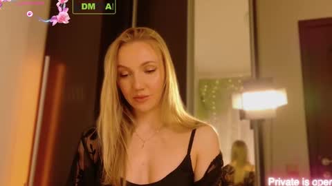 Rina Asty online show from March 25, 2026, 6:14 pm