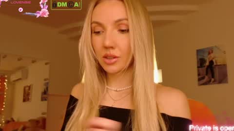 Rina Asty online show from April 5, 2026, 5:10 pm