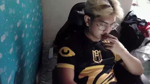 ririhoee online show from March 23, 2026, 7:51 pm