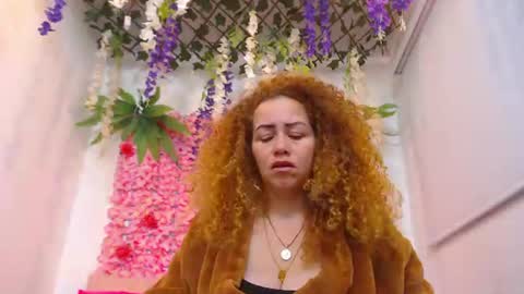 Snapshot of risitos_de_oro_ chatting on June 17, 2026, 11:12 am Risitos De Oro online show from June 17, 2026, 11:12 am