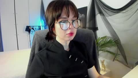 Snapshot of risosweet chatting on June 2, 2026, 8:44 pm Alice online show from June 2, 2026, 8:44 pm