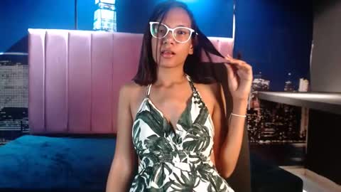risy_rose online show from February 6, 2025, 8:23 pm
