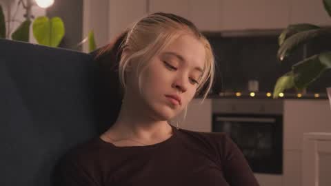 Akemi online show from February 15, 2026, 4:03 pm