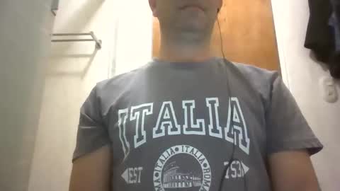 Snapshot of rnero67 chatting on April 1, 2026, 4:46 am Rnero67 online show from April 1, 2026, 4:46 am