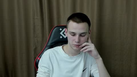 robert10211 online show from December 5, 2024, 7:49 pm