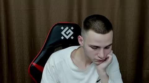 robert10211 online show from December 28, 2024, 6:40 pm