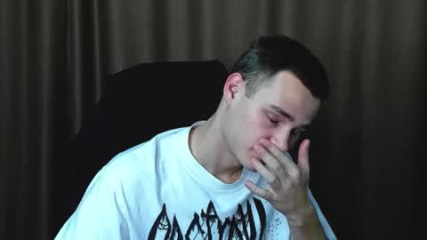 robert10211 online show from September 17, 2025, 7:37 pm