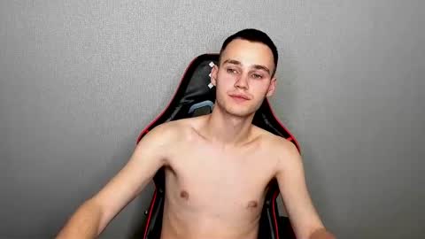 robert10211 online show from November 7, 2025, 5:13 pm