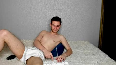 robert10211 online show from April 8, 2026, 3:45 pm