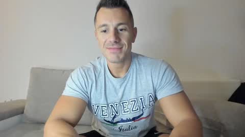 roberto4ever online show from January 10, 2025, 6:42 am