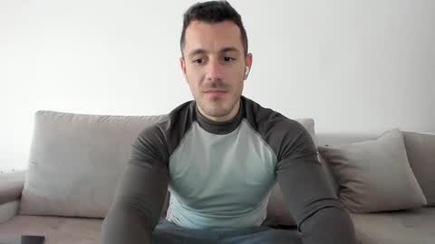 roberto4ever online show from February 24, 2025, 12:37 pm