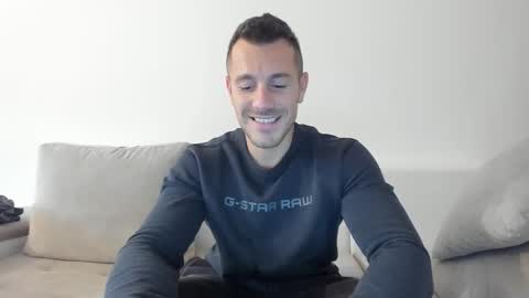 roberto4ever online show from October 24, 2025, 1:29 pm