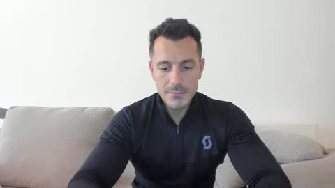 roberto4ever online show from February 2, 2026, 1:54 pm