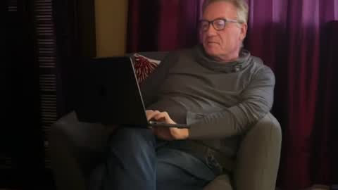 Snapshot of roberttherabbit chatting on June 30, 2026, 3:13 pm RobertTheRabbit online show from June 30, 2026, 3:13 pm