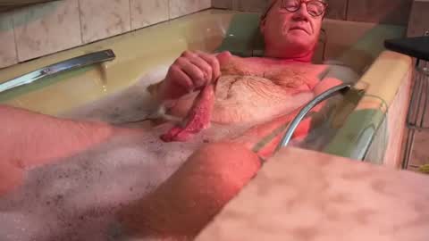 Snapshot of roberttherabbit chatting on July 31, 2026, 6:18 pm RobertTheRabbit online show from July 31, 2026, 6:18 pm