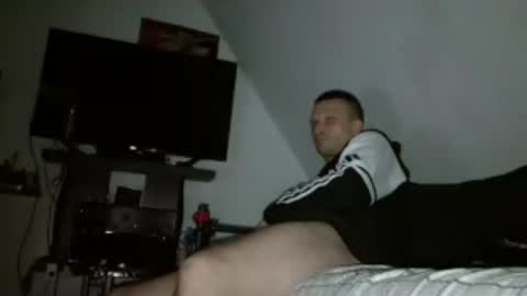 Snapshot of robertxxxpo chatting on June 16, 2026, 6:38 am Zenek online show from June 16, 2026, 6:38 am