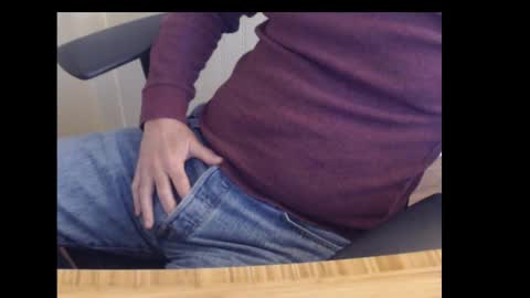 Snapshot of robidan6923 chatting on February 27, 2025, 2:32 pm robidan6923 online show from February 27, 2025, 2:32 pm