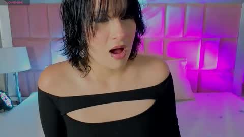 Snapshot of robinbennett chatting on May 31, 2026, 12:45 pm robin D online show from May 31, 2026, 12:45 pm