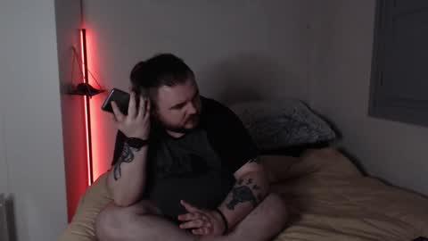 Robin online show from November 23, 2025, 10:42 pm