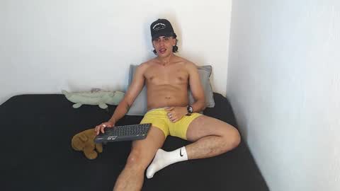 Snapshot of robisson_zack chatting on February 25, 2026, 4:44 am Robisson Zack online show from February 25, 2026, 4:44 am