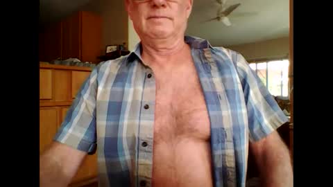 robo0000 online show from September 9, 2025, 4:28 pm